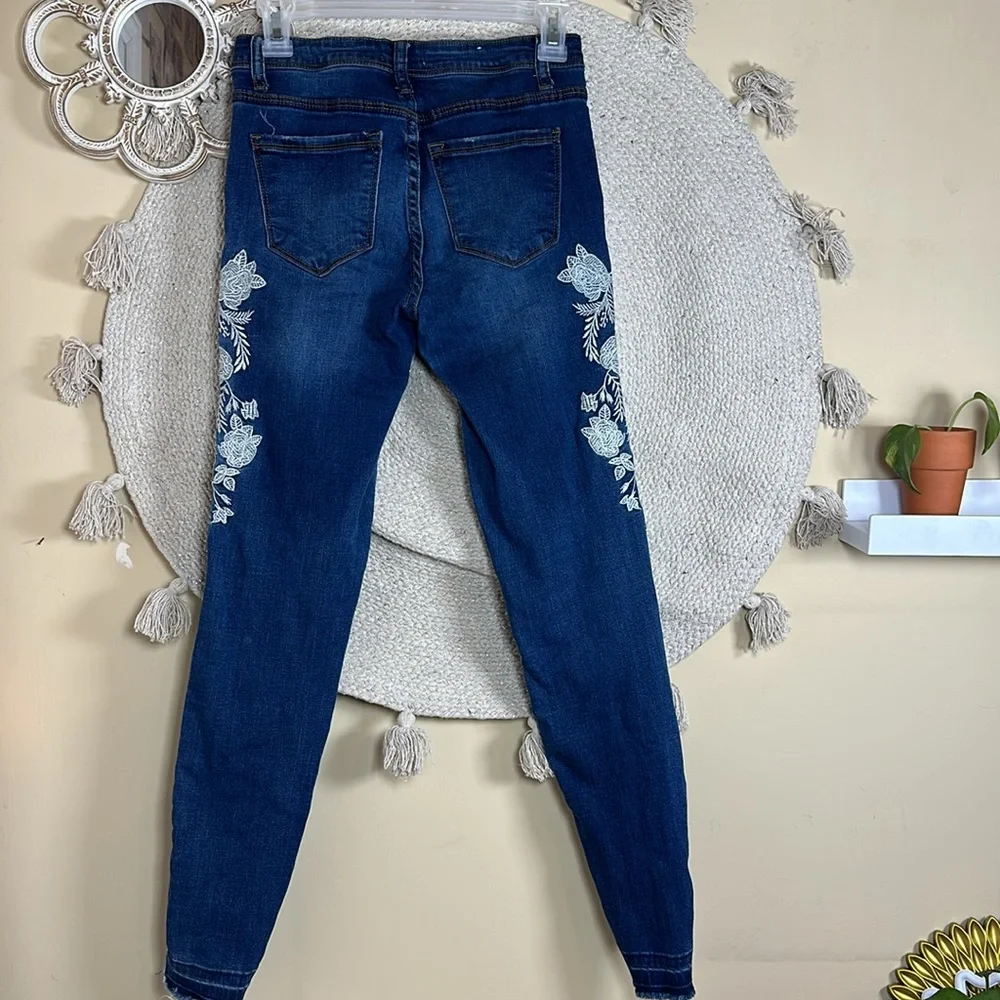 Sold - Picture 5 of 8